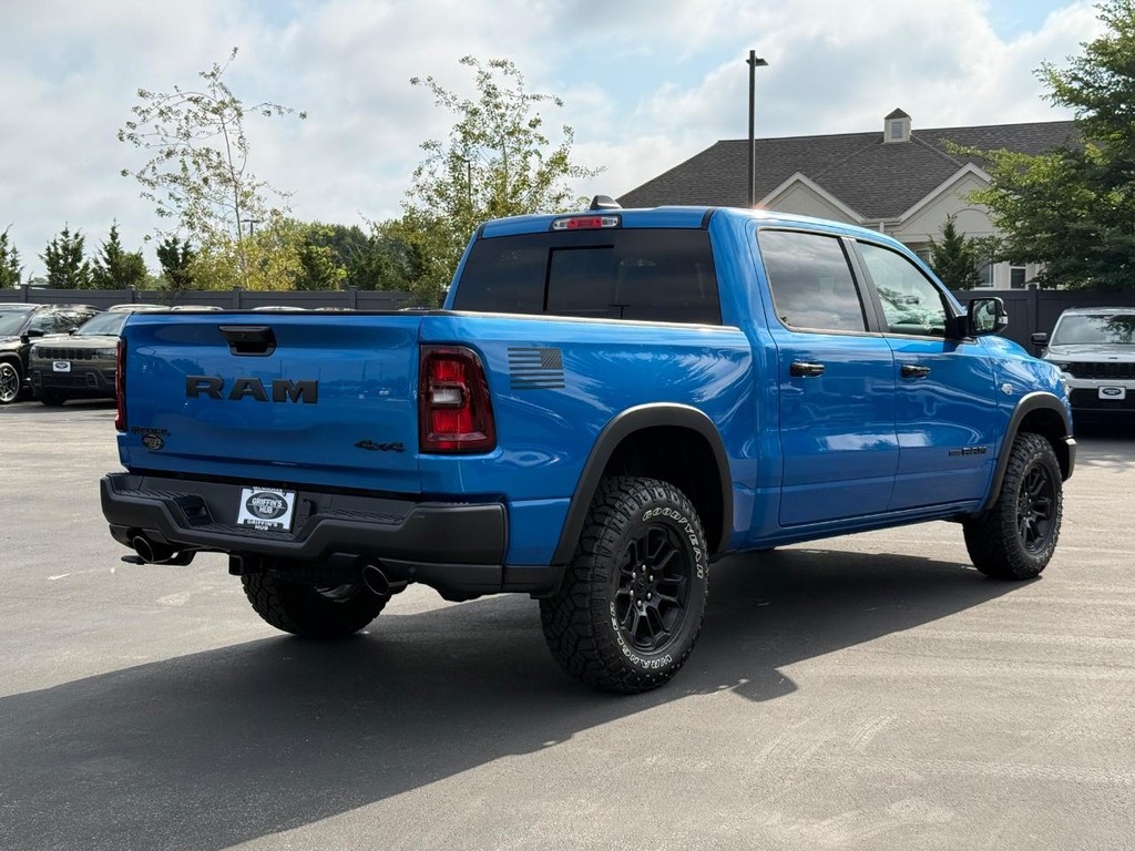 Ram 1500 Vehicle Full-screen Gallery Image 03