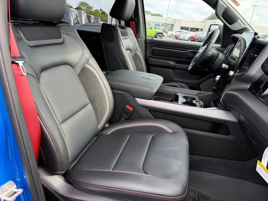 Ram 1500 Vehicle Full-screen Gallery Image 05