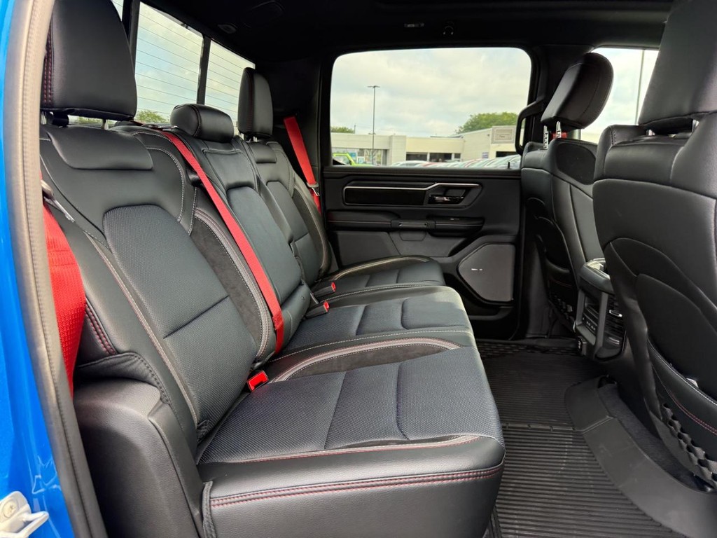 Ram 1500 Vehicle Full-screen Gallery Image 06