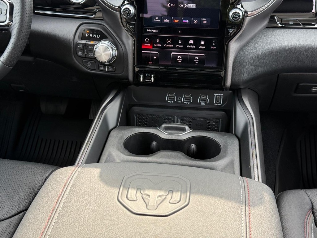 Ram 1500 Vehicle Full-screen Gallery Image 09