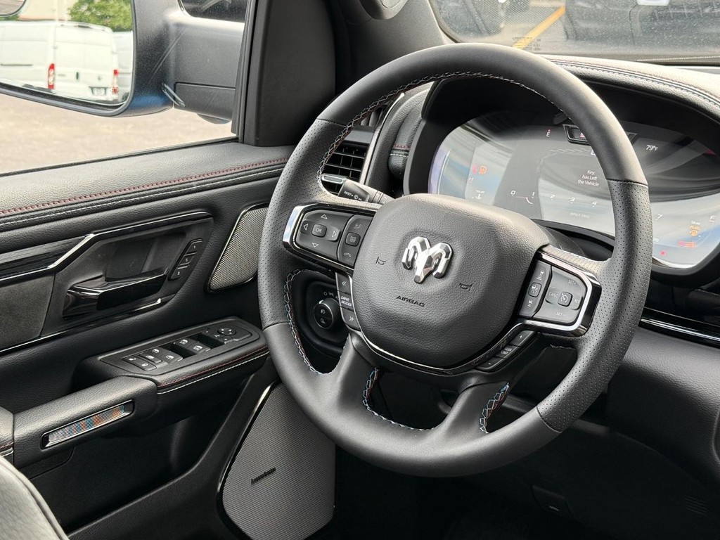 Ram 1500 Vehicle Full-screen Gallery Image 10