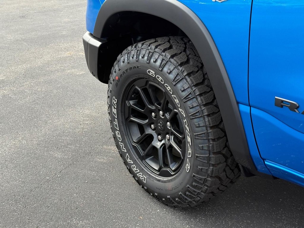 Ram 1500 Vehicle Full-screen Gallery Image 12