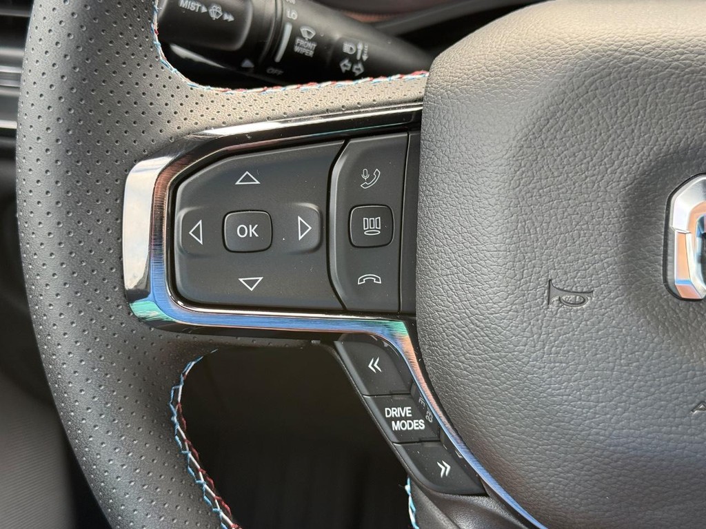 Ram 1500 Vehicle Full-screen Gallery Image 13