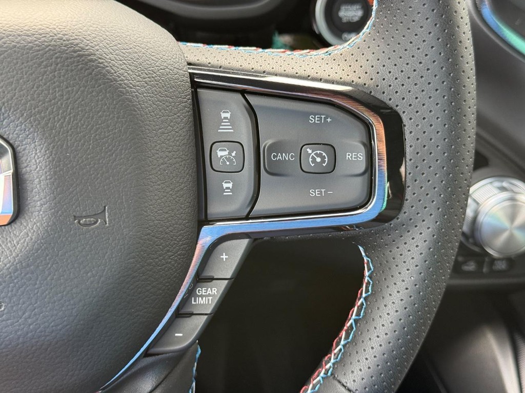 Ram 1500 Vehicle Full-screen Gallery Image 14