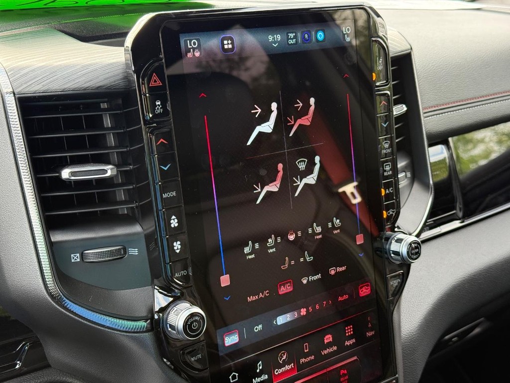 Ram 1500 Vehicle Full-screen Gallery Image 17