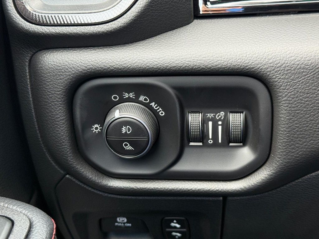 Ram 1500 Vehicle Full-screen Gallery Image 19