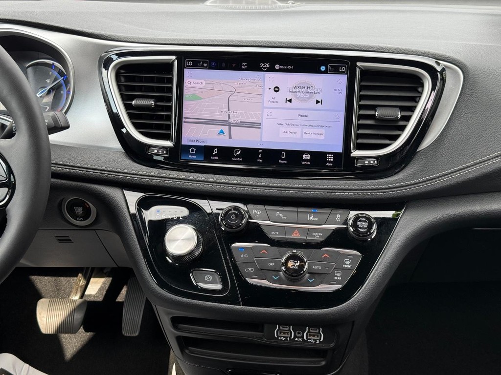 Chrysler Pacifica Vehicle Full-screen Gallery Image 10