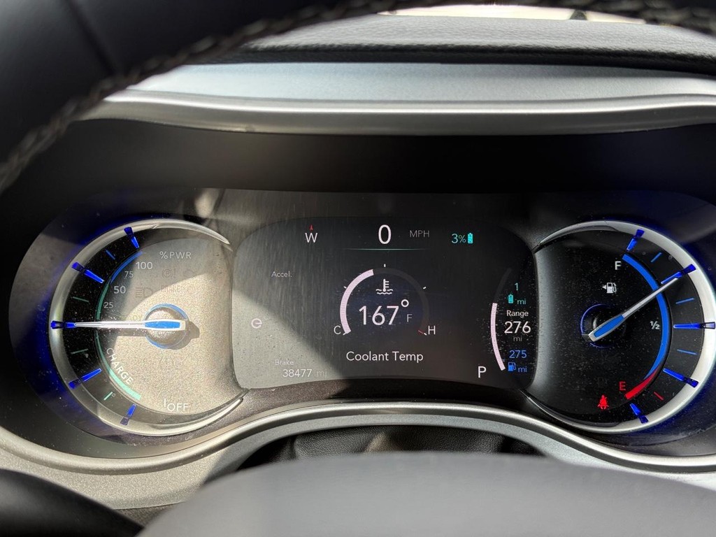 Chrysler Pacifica Vehicle Full-screen Gallery Image 17
