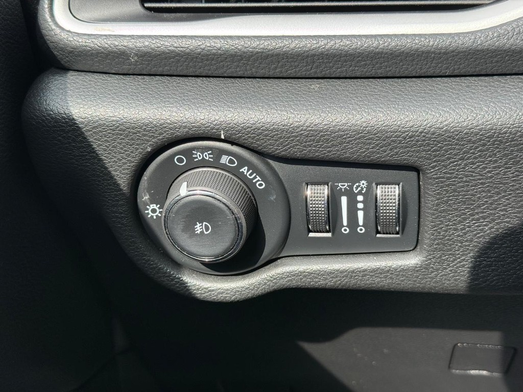 Chrysler Pacifica Vehicle Full-screen Gallery Image 21