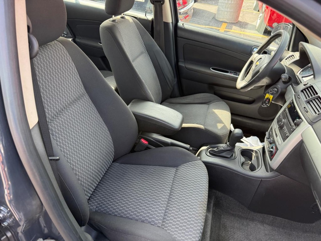 Chevrolet Cobalt Vehicle Full-screen Gallery Image 05