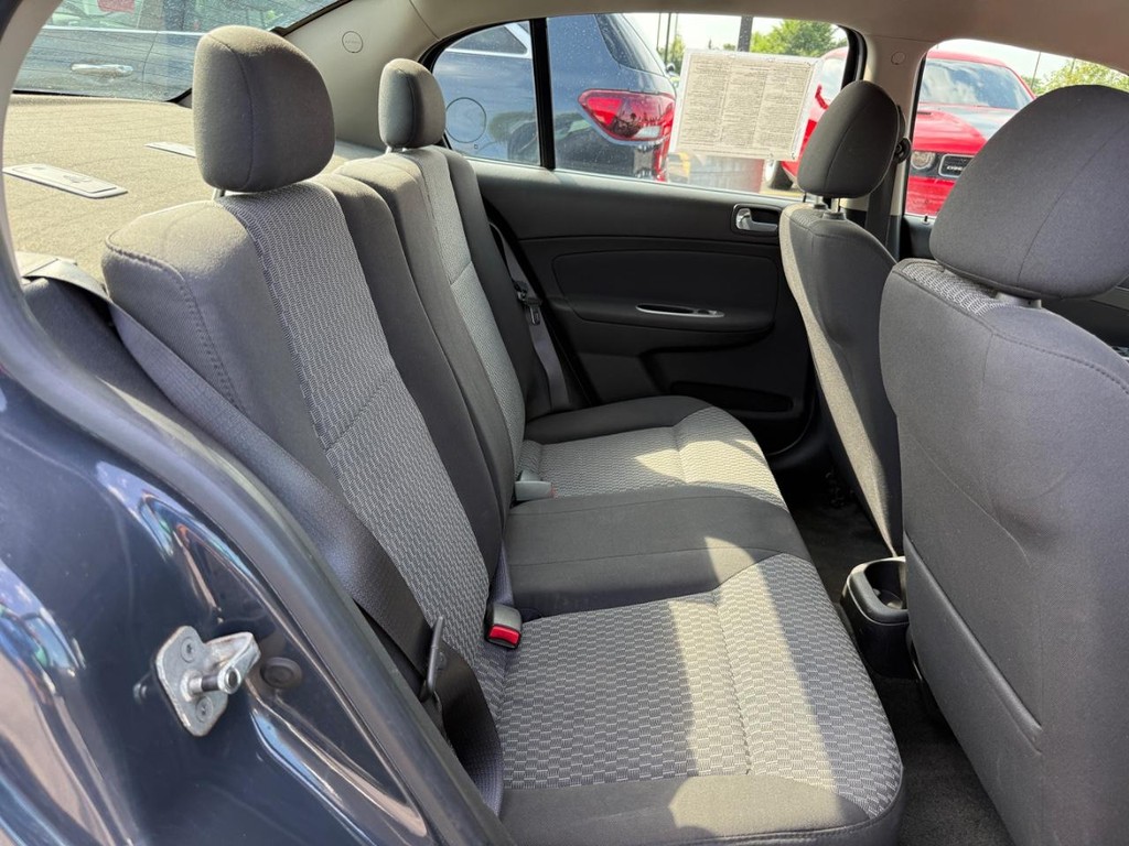 Chevrolet Cobalt Vehicle Full-screen Gallery Image 06