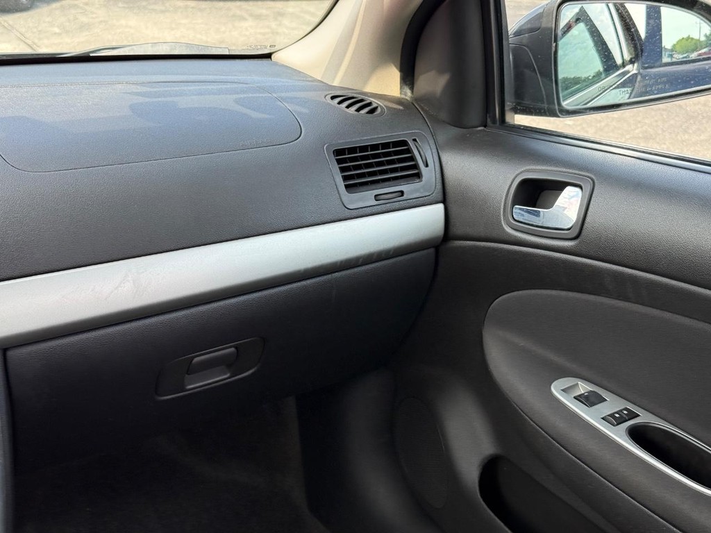 Chevrolet Cobalt Vehicle Full-screen Gallery Image 11