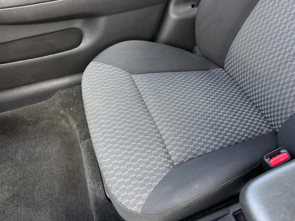 Chevrolet Cobalt Vehicle Full-screen Gallery Image 17