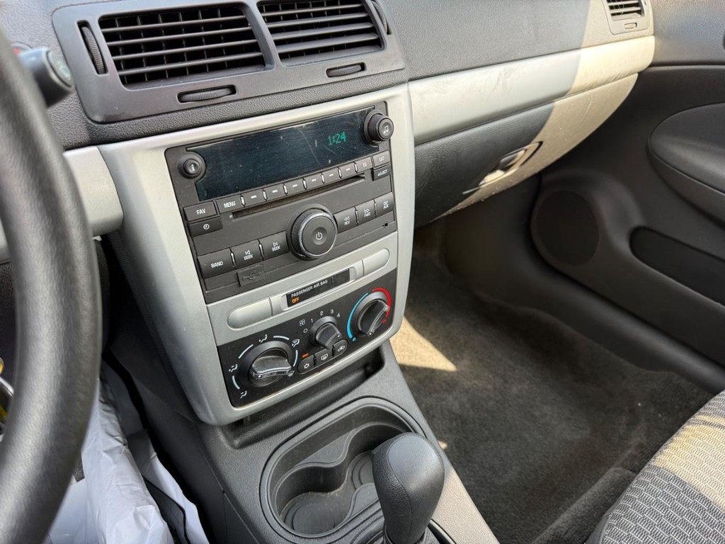 Chevrolet Cobalt Vehicle Full-screen Gallery Image 19
