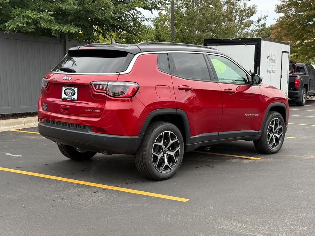 Jeep Compass Vehicle Full-screen Gallery Image 03