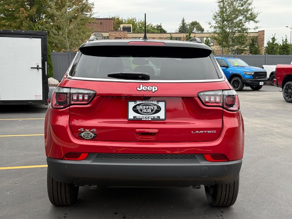 Jeep Compass Vehicle Full-screen Gallery Image 04