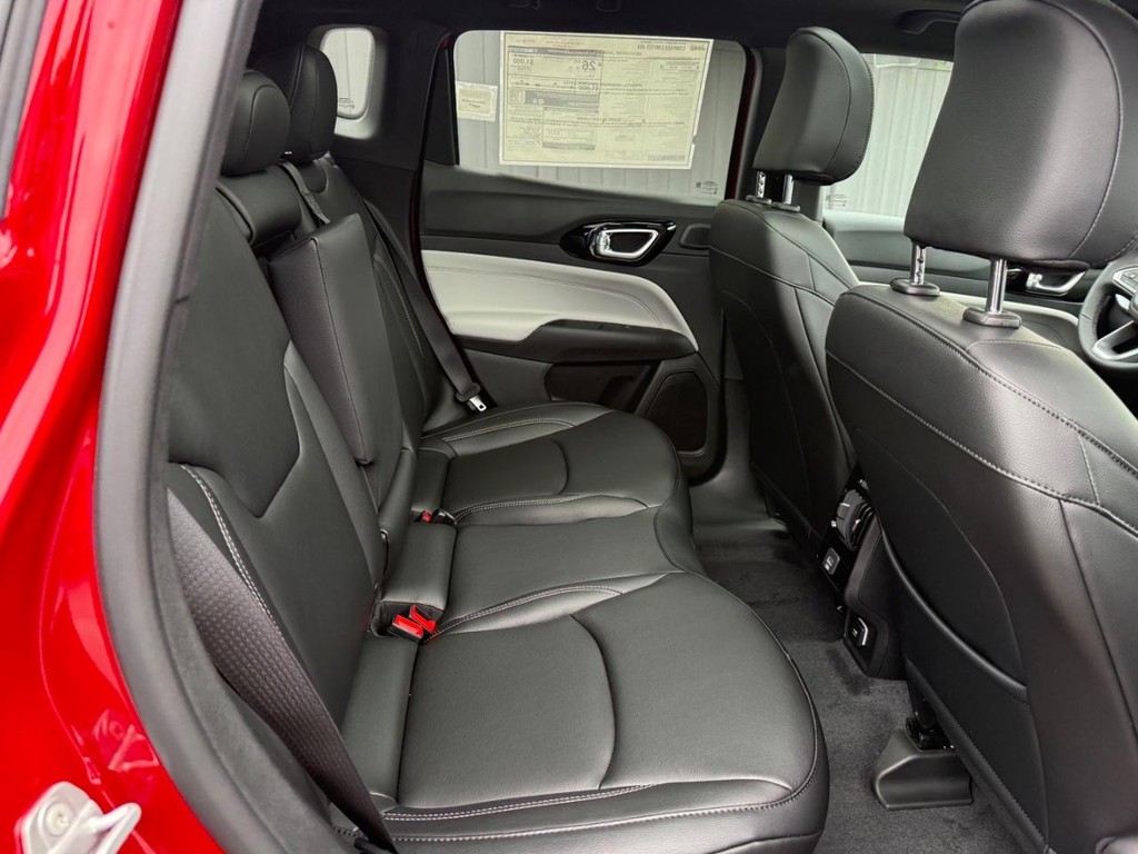 Jeep Compass Vehicle Full-screen Gallery Image 06