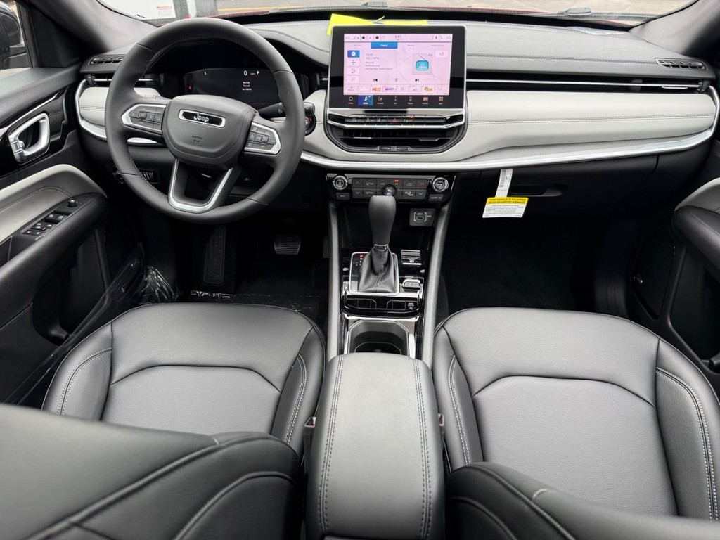 Jeep Compass Vehicle Full-screen Gallery Image 07