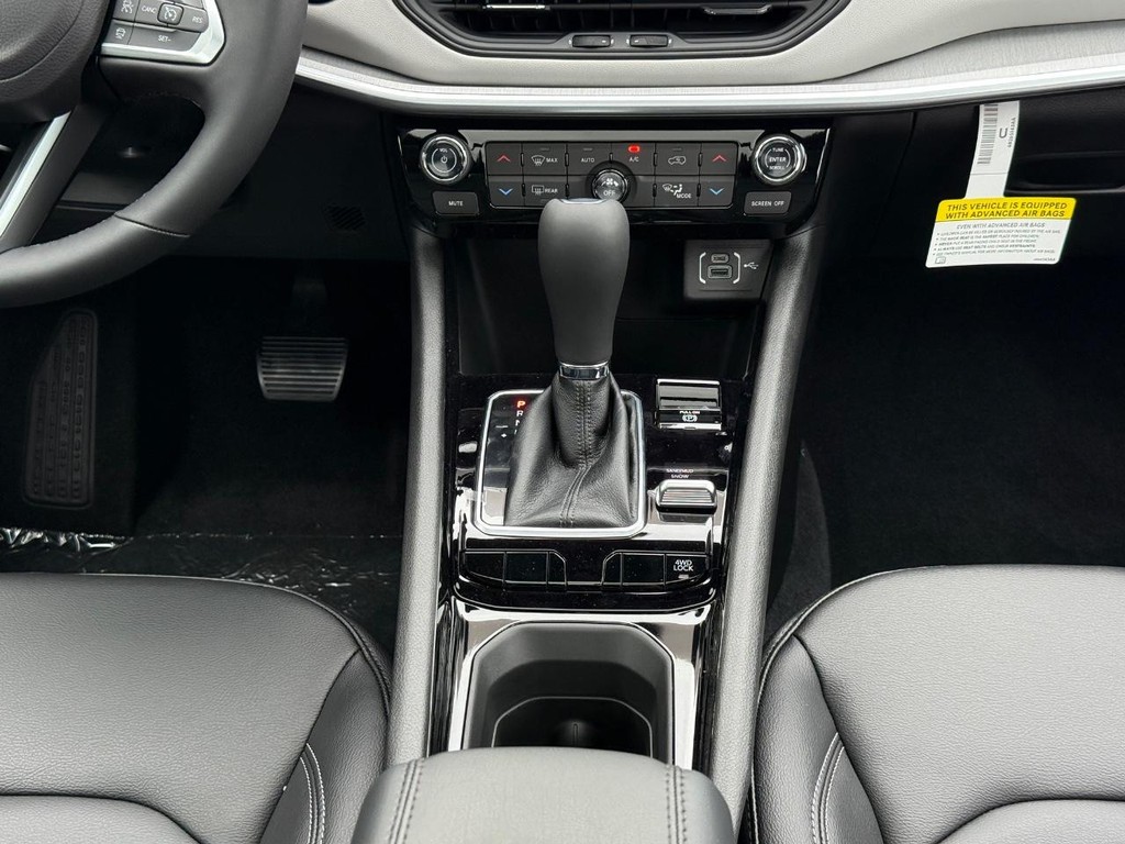 Jeep Compass Vehicle Full-screen Gallery Image 09