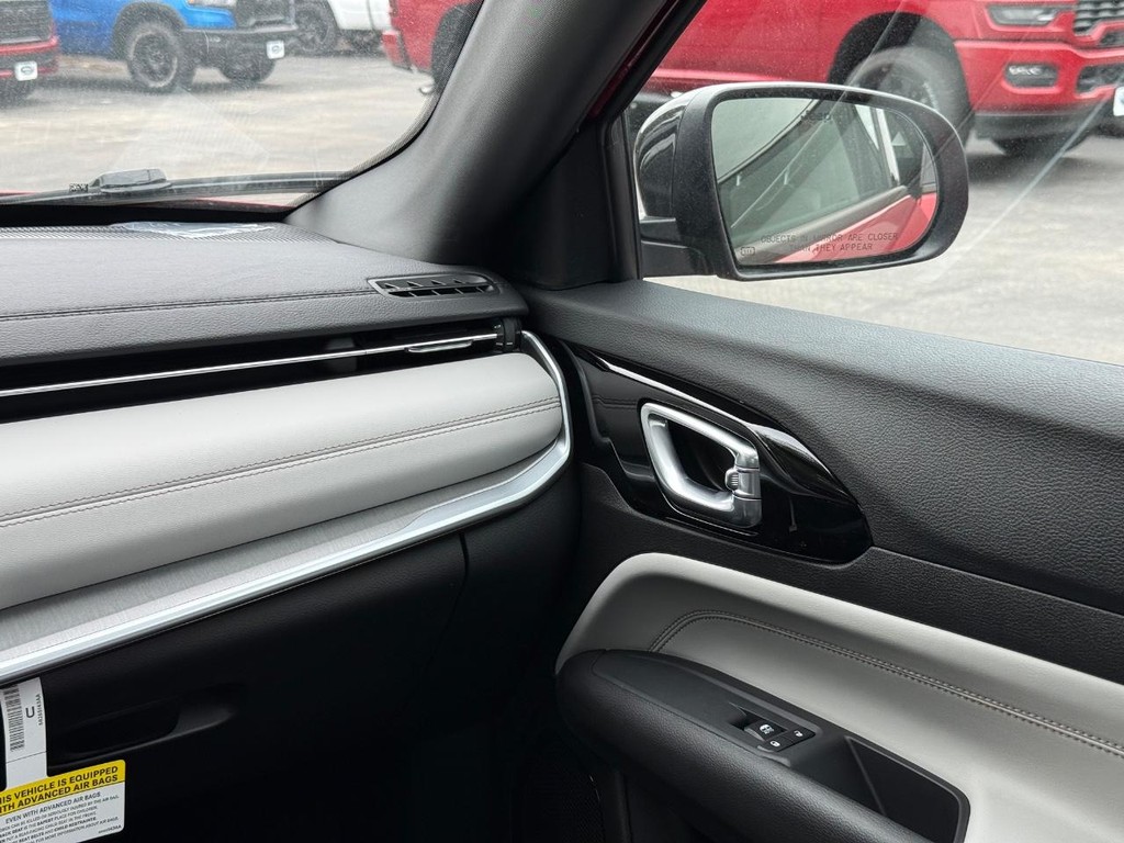 Jeep Compass Vehicle Full-screen Gallery Image 11