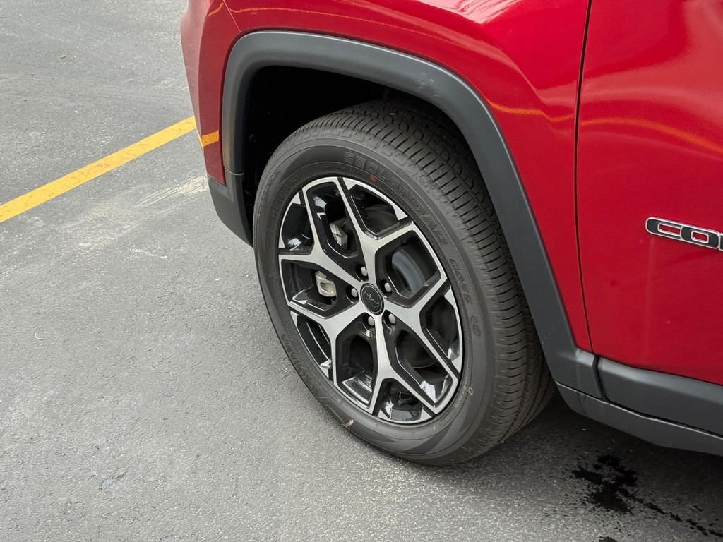 Jeep Compass Vehicle Full-screen Gallery Image 12