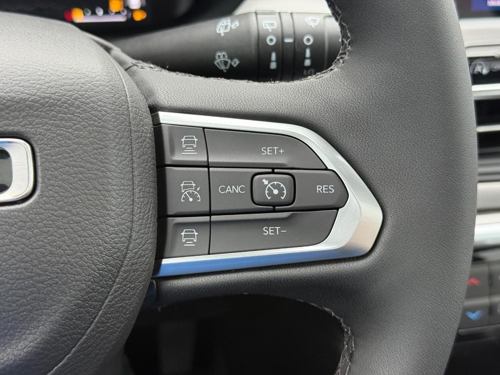 Jeep Compass Vehicle Full-screen Gallery Image 14