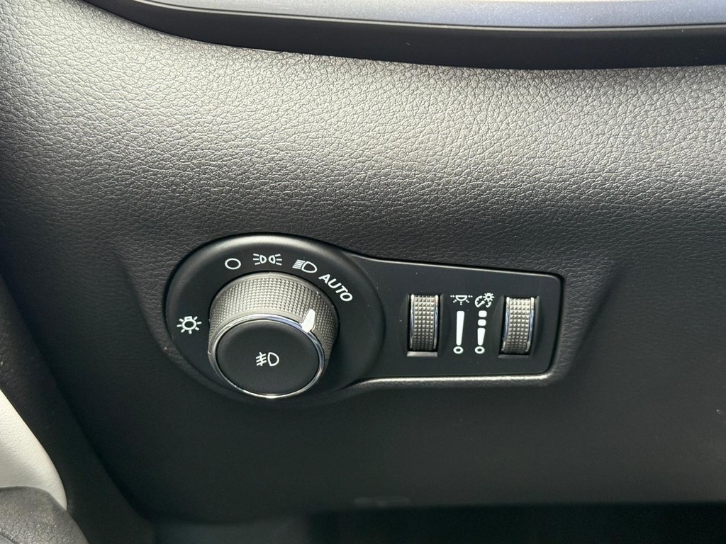 Jeep Compass Vehicle Full-screen Gallery Image 19