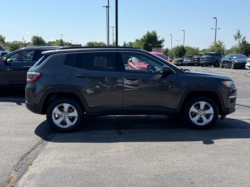 Jeep Compass Vehicle Full-screen Gallery Image 02