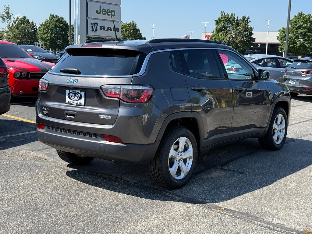 Jeep Compass Vehicle Full-screen Gallery Image 03