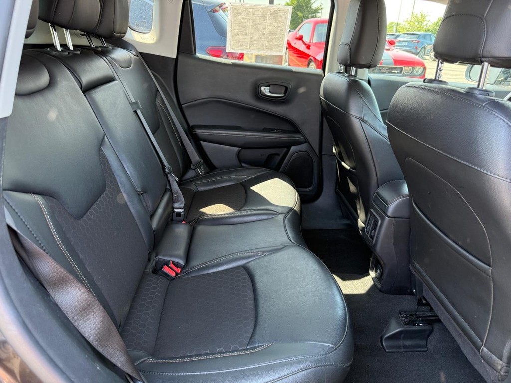 Jeep Compass Vehicle Full-screen Gallery Image 07