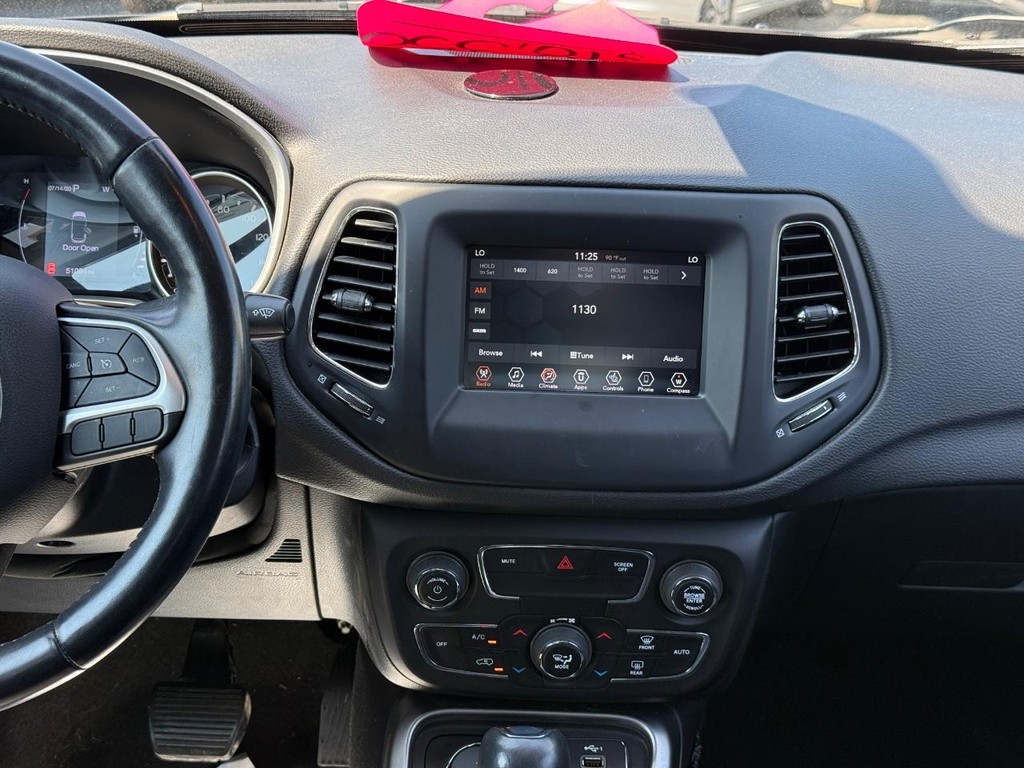 Jeep Compass Vehicle Full-screen Gallery Image 09