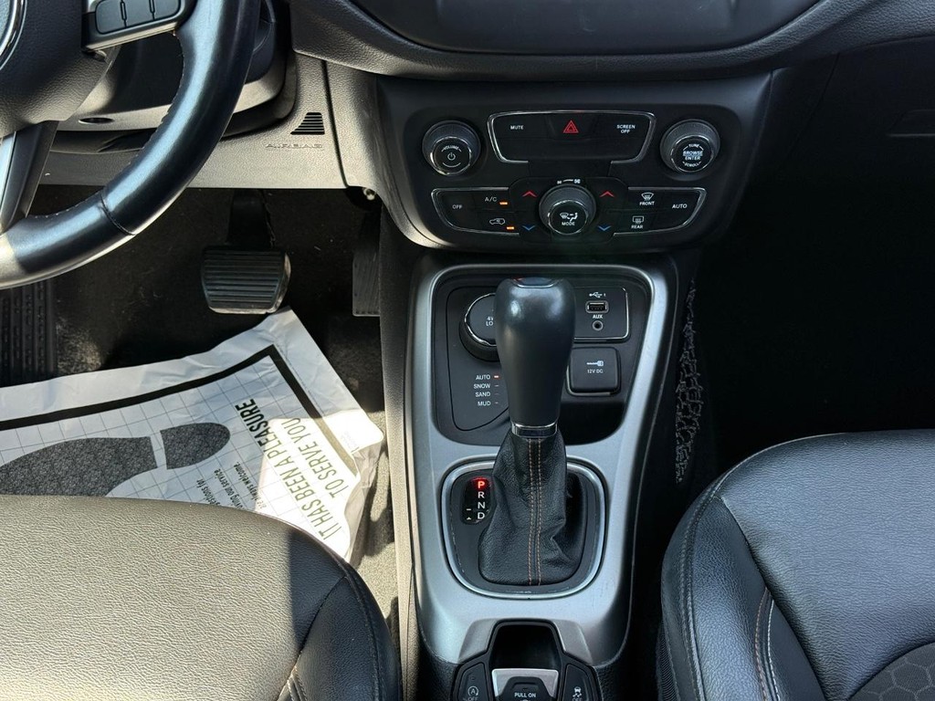 Jeep Compass Vehicle Full-screen Gallery Image 10