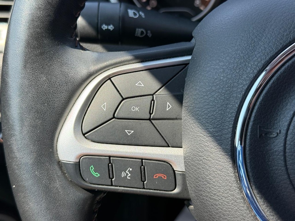 Jeep Compass Vehicle Full-screen Gallery Image 14