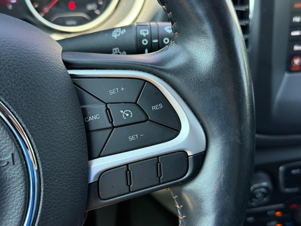 Jeep Compass Vehicle Full-screen Gallery Image 15
