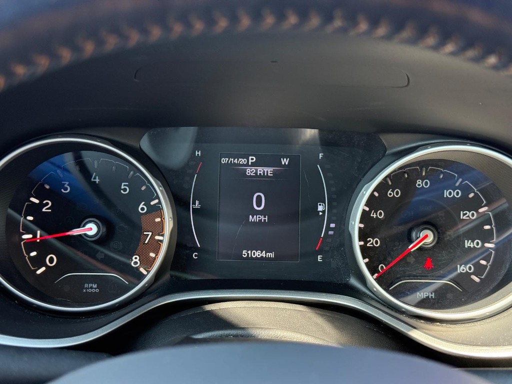 Jeep Compass Vehicle Full-screen Gallery Image 16