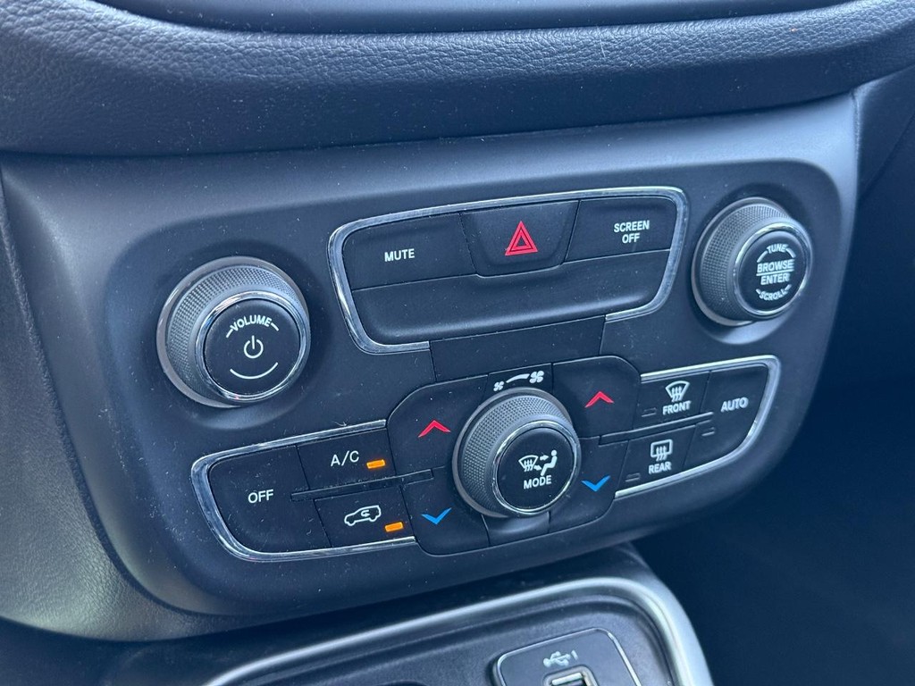 Jeep Compass Vehicle Full-screen Gallery Image 18