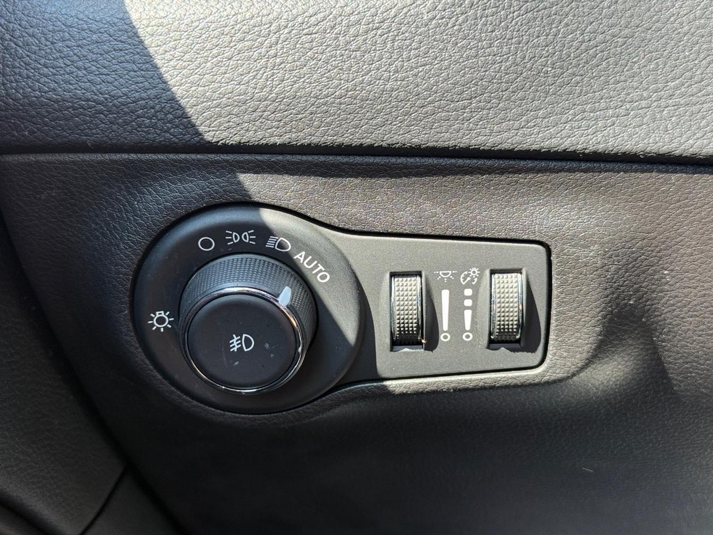 Jeep Compass Vehicle Full-screen Gallery Image 20