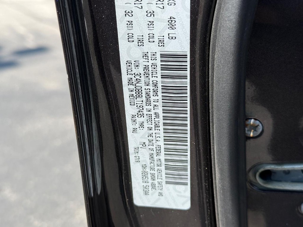 Jeep Compass Vehicle Full-screen Gallery Image 21