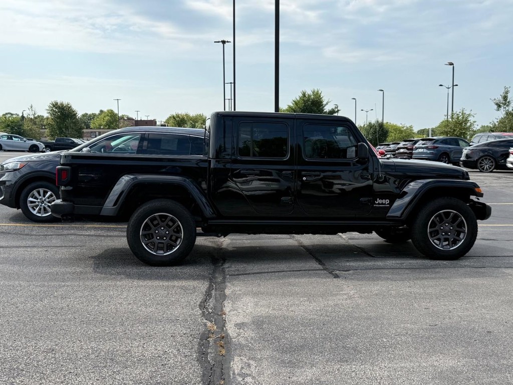 Jeep Gladiator Vehicle Full-screen Gallery Image 02