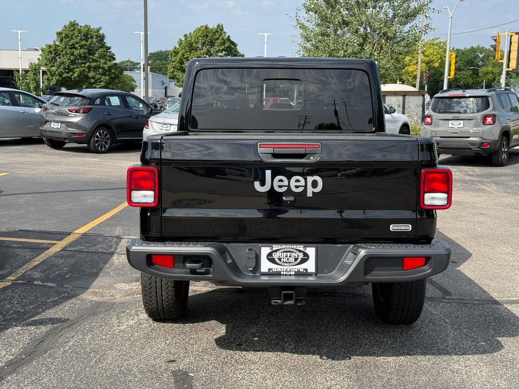 Jeep Gladiator Vehicle Full-screen Gallery Image 04