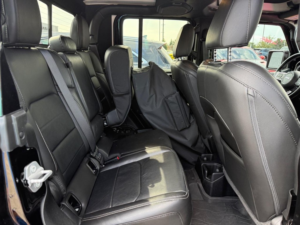 Jeep Gladiator Vehicle Full-screen Gallery Image 07