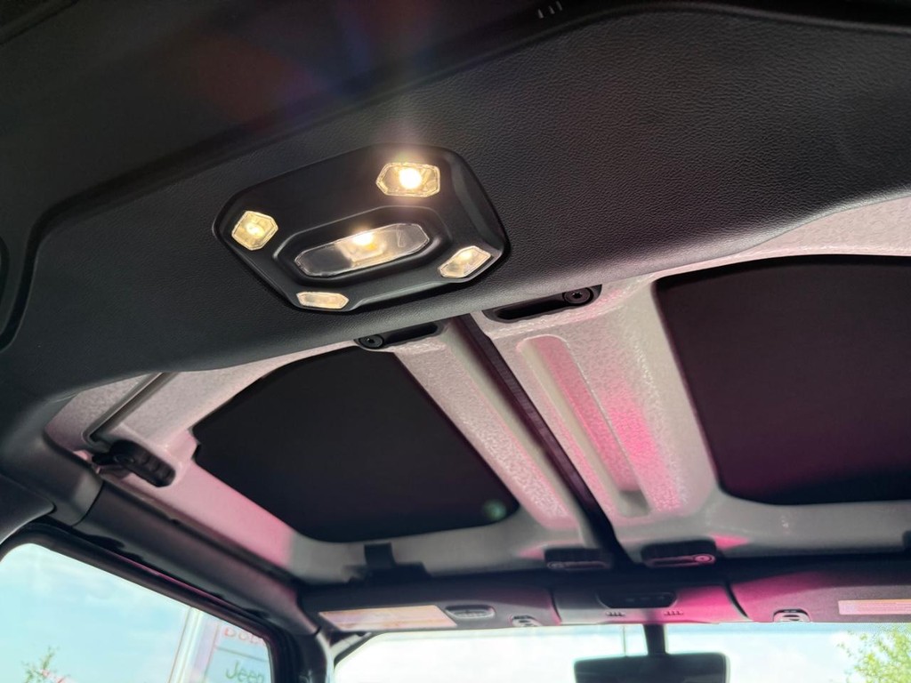 Jeep Gladiator Vehicle Full-screen Gallery Image 10