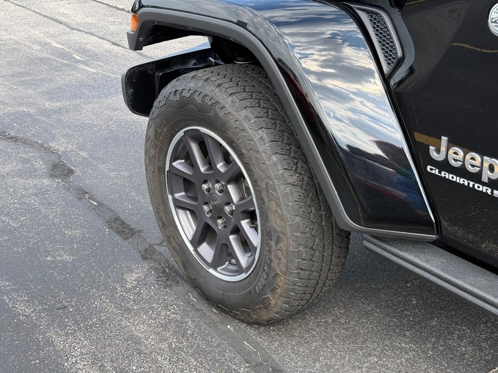 Jeep Gladiator Vehicle Full-screen Gallery Image 11