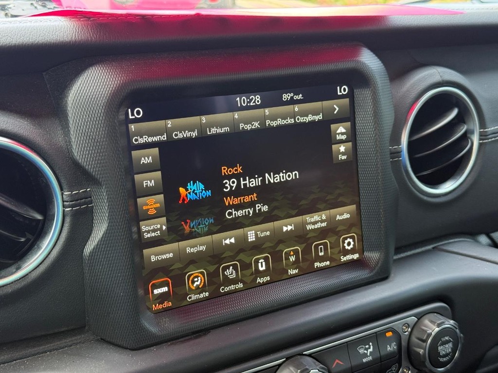 Jeep Gladiator Vehicle Full-screen Gallery Image 15