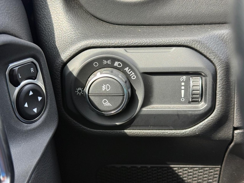 Jeep Gladiator Vehicle Full-screen Gallery Image 19