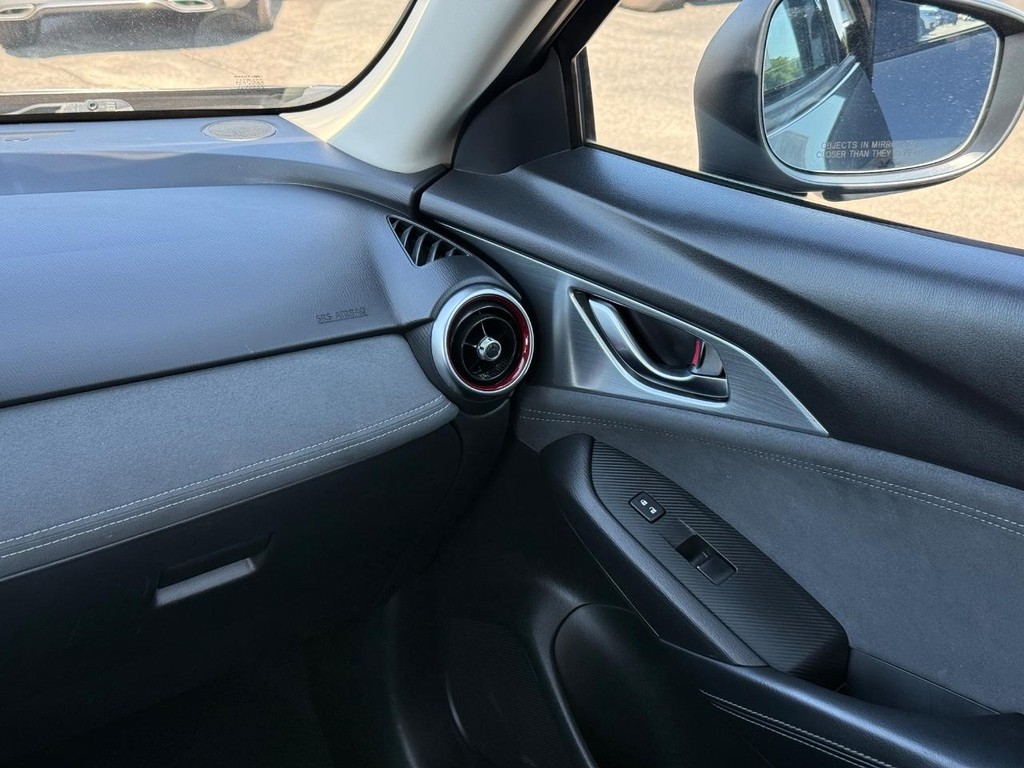 Mazda CX-3 Vehicle Full-screen Gallery Image 12