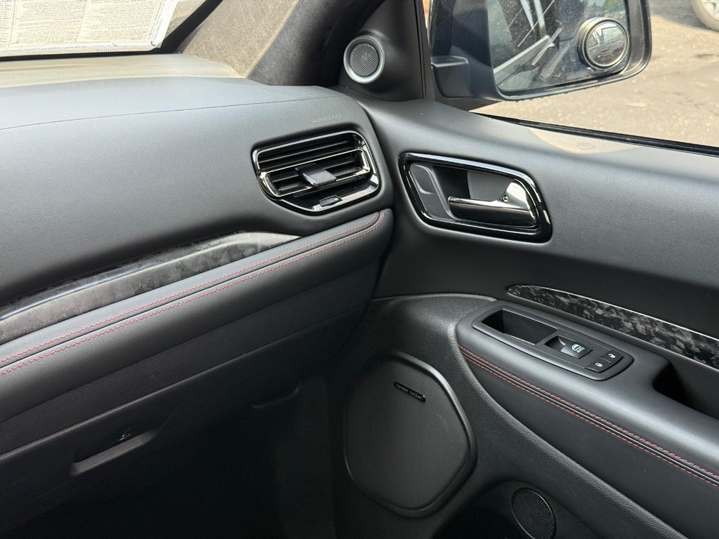 Dodge Durango Vehicle Full-screen Gallery Image 13
