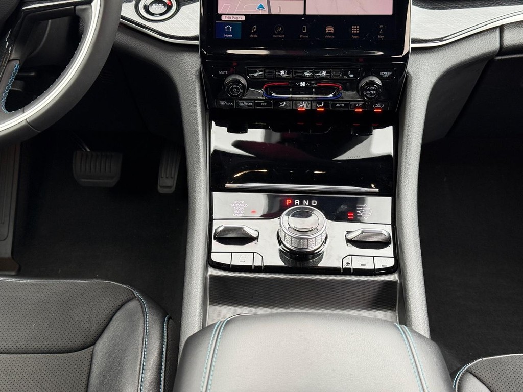 Jeep Grand Cherokee 4xe Vehicle Full-screen Gallery Image 10