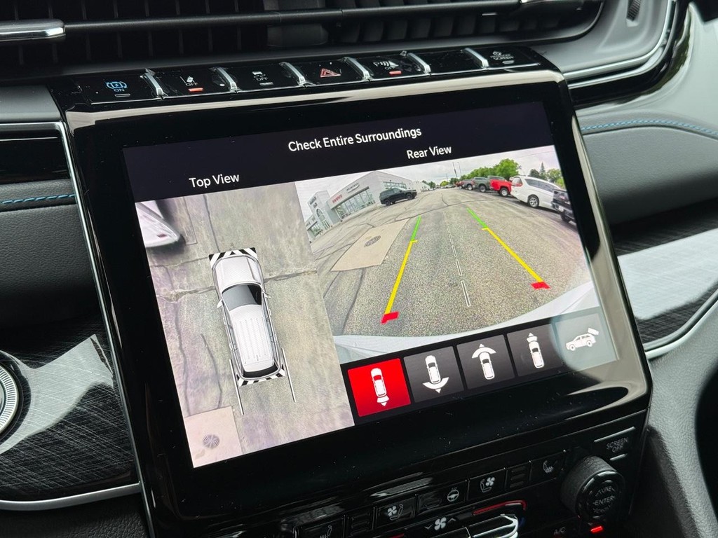 Jeep Grand Cherokee 4xe Vehicle Full-screen Gallery Image 17