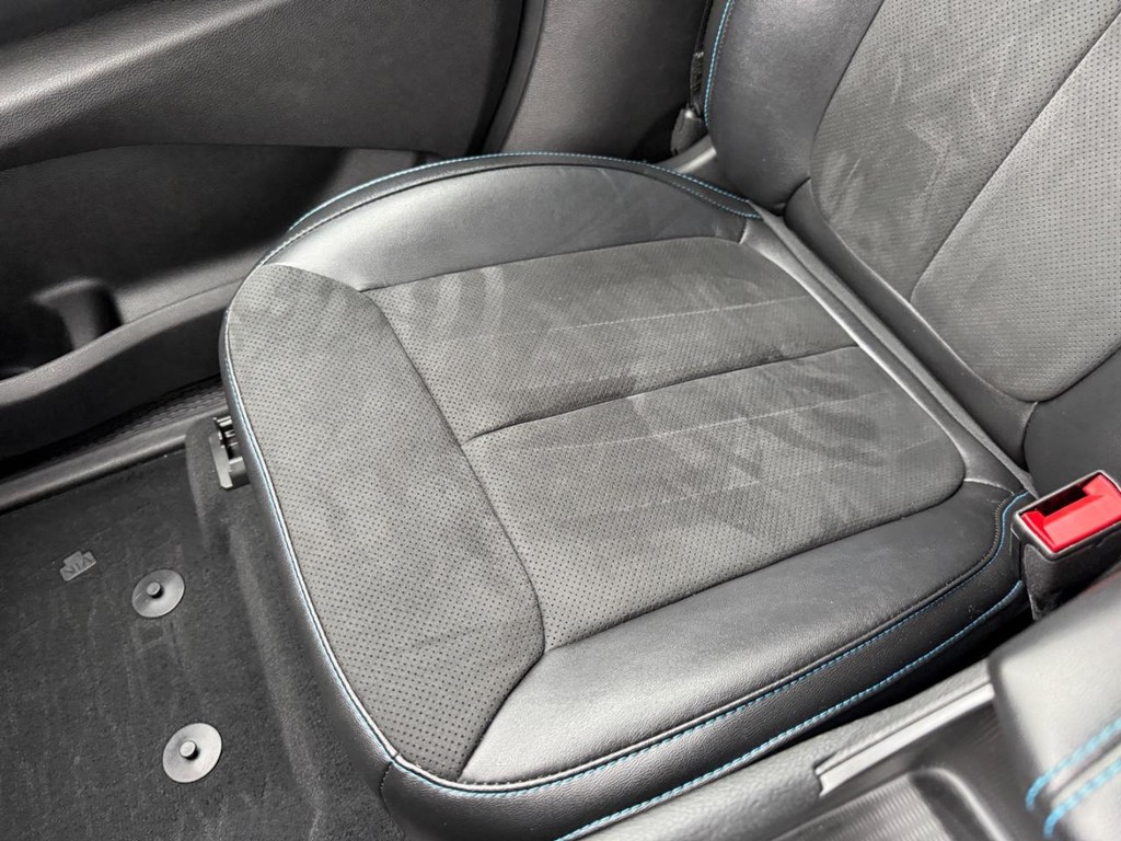 Jeep Grand Cherokee 4xe Vehicle Full-screen Gallery Image 19